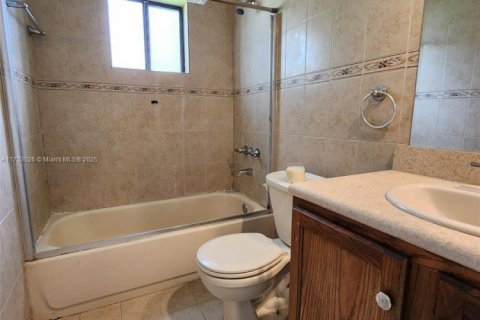 Condo in Miami, Florida, 4 bedrooms  № 1861212 - photo 16