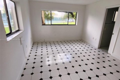 Condo in Miami, Florida, 4 bedrooms  № 1861212 - photo 17