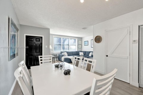 Купить таунхаус в Корал-Спрингс, Флорида 3 спальни, 141.58м2, № 1983947 - фото 11