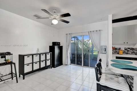 Купить таунхаус в Корал-Спрингс, Флорида 3 спальни, 141.58м2, № 1983947 - фото 12