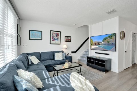 Купить таунхаус в Корал-Спрингс, Флорида 3 спальни, 141.58м2, № 1983947 - фото 6