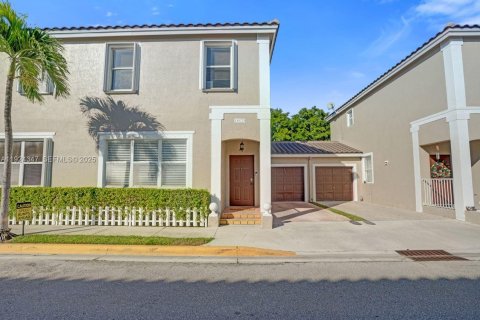 Купить таунхаус в Корал-Спрингс, Флорида 3 спальни, 141.58м2, № 1983947 - фото 4