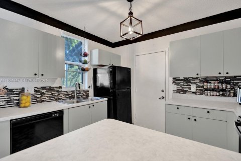 Купить таунхаус в Корал-Спрингс, Флорида 3 спальни, 141.58м2, № 1983947 - фото 17