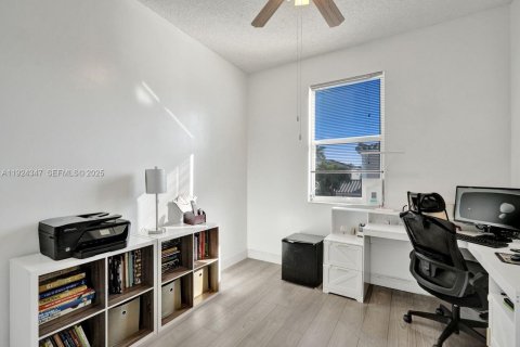 Купить таунхаус в Корал-Спрингс, Флорида 3 спальни, 141.58м2, № 1983947 - фото 28