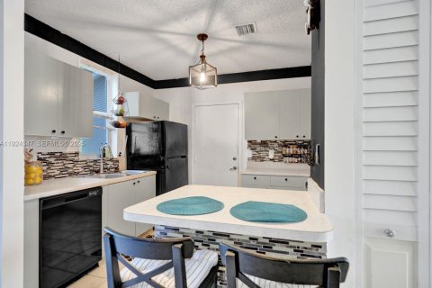 Купить таунхаус в Корал-Спрингс, Флорида 3 спальни, 141.58м2, № 1983947 - фото 16