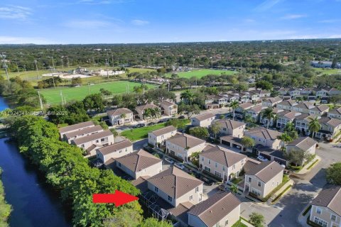 Купить таунхаус в Корал-Спрингс, Флорида 3 спальни, 141.58м2, № 1983947 - фото 3