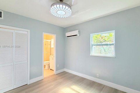 Propiedad comercial en venta en Miami, Florida, 138.05 m2 № 2030437 - foto 13