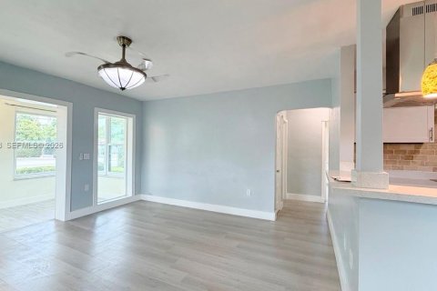 Propiedad comercial en venta en Miami, Florida, 138.05 m2 № 2030437 - foto 6