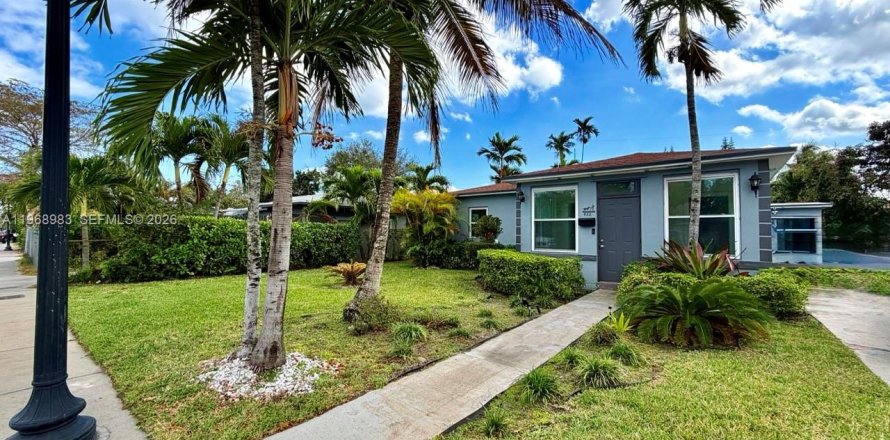 Propiedad comercial en Miami, Florida 138.05 m2 № 2030437