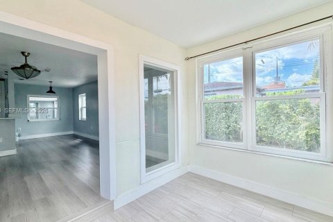 Propiedad comercial en venta en Miami, Florida, 138.05 m2 № 2030437 - foto 3