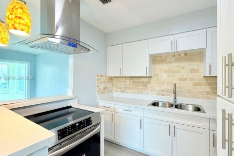 Propiedad comercial en venta en Miami, Florida, 138.05 m2 № 2030437 - foto 5