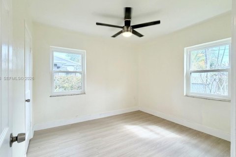 Propiedad comercial en venta en Miami, Florida, 138.05 m2 № 2030437 - foto 9