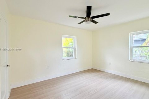 Propiedad comercial en venta en Miami, Florida, 138.05 m2 № 2030437 - foto 2