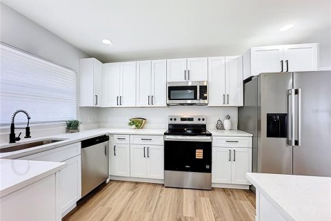 House in Orlando, Florida 4 bedrooms, 130.25 sq.m. № 1879202 - photo 8