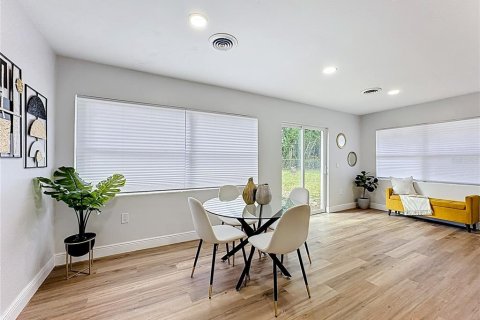 House in Orlando, Florida 4 bedrooms, 130.25 sq.m. № 1879202 - photo 11