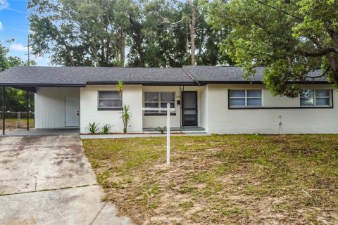 House in Orlando, Florida 4 bedrooms, 130.25 sq.m. № 1879202 - photo 1