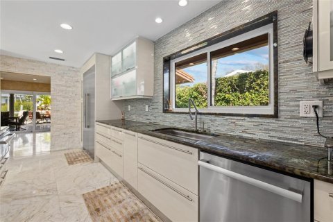 Villa ou maison à vendre à Sarasota, Floride: 4 chambres, 297.66 m2 № 2418418 - photo 20