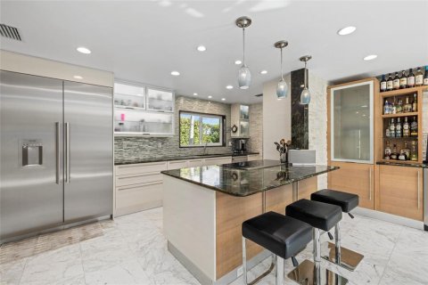 Villa ou maison à vendre à Sarasota, Floride: 4 chambres, 297.66 m2 № 2418418 - photo 16