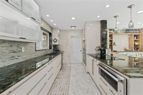 Villa ou maison à vendre à Sarasota, Floride: 4 chambres, 297.66 m2 № 2418418 - photo 17