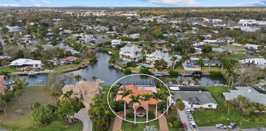 Villa ou maison à Sarasota, Floride 4 chambres, 297.66 m2 № 2418418