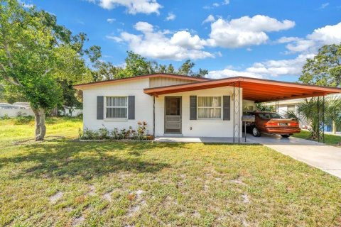 House in Saint Petersburg, Florida 2 bedrooms, 124.21 sq.m. № 1873470 - photo 1