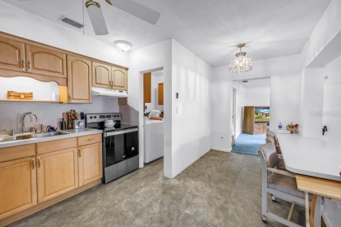 House in Saint Petersburg, Florida 2 bedrooms, 124.21 sq.m. № 1873470 - photo 6
