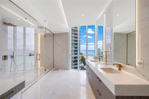 Купить кондоминиум в Санни-Айлс-Бич, Флорида 3 спальни, 257.15м2, № 2024417 - фото 18