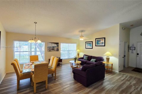 Снять в аренду виллу или дом в Дэвенпорт, Флорида 4 спальни, 179.21м2, № 1929405 - фото 2