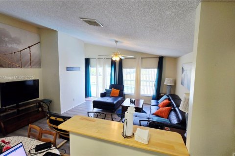 Снять в аренду виллу или дом в Дэвенпорт, Флорида 4 спальни, 179.21м2, № 1929405 - фото 8