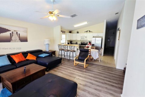 Снять в аренду виллу или дом в Дэвенпорт, Флорида 4 спальни, 179.21м2, № 1929405 - фото 3