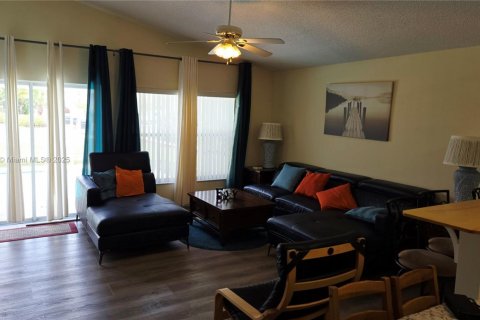 Снять в аренду виллу или дом в Дэвенпорт, Флорида 4 спальни, 179.21м2, № 1929405 - фото 6