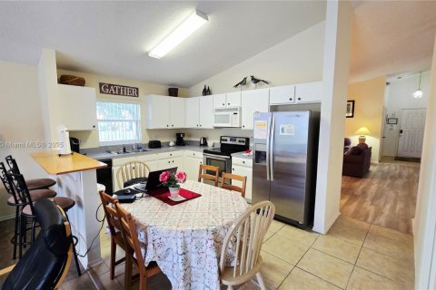 Снять в аренду виллу или дом в Дэвенпорт, Флорида 4 спальни, 179.21м2, № 1929405 - фото 7