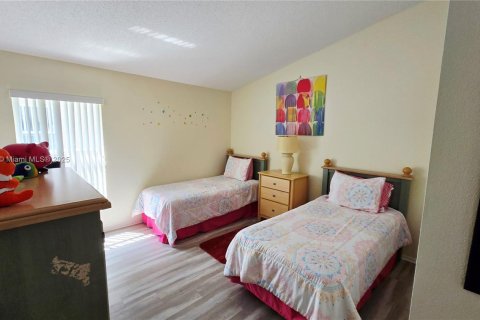 Снять в аренду виллу или дом в Дэвенпорт, Флорида 4 спальни, 179.21м2, № 1929405 - фото 9