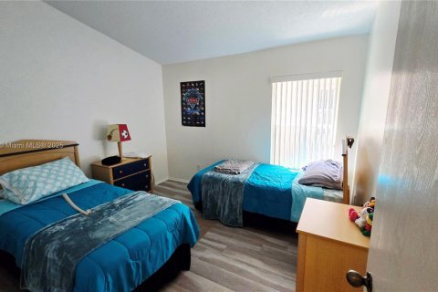 Снять в аренду виллу или дом в Дэвенпорт, Флорида 4 спальни, 179.21м2, № 1929405 - фото 10