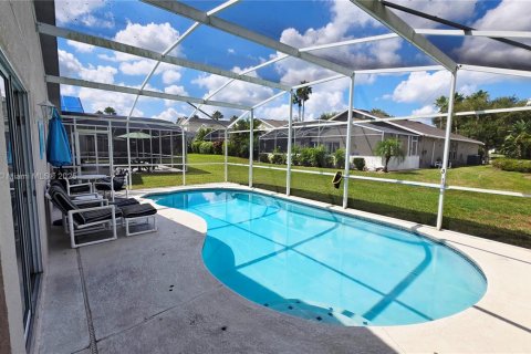 Снять в аренду виллу или дом в Дэвенпорт, Флорида 4 спальни, 179.21м2, № 1929405 - фото 17