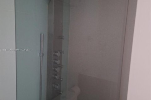 Condo in Sunny Isles Beach, Florida, 2 bedrooms  № 1585180 - photo 29