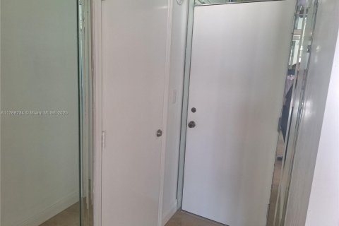 Condo in Sunny Isles Beach, Florida, 2 bedrooms  № 1585180 - photo 26