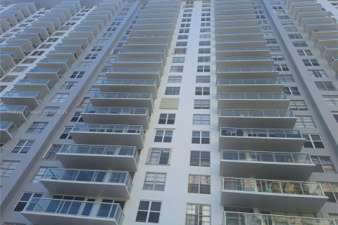 Condo in Sunny Isles Beach, Florida, 2 bedrooms  № 1585180 - photo 2