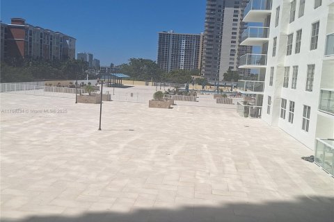 Condo in Sunny Isles Beach, Florida, 2 bedrooms  № 1585180 - photo 17
