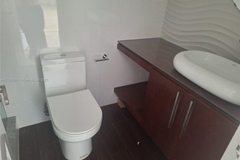 Condo in Sunny Isles Beach, Florida, 2 bedrooms  № 1585180 - photo 22