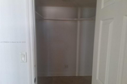 Condo in Sunny Isles Beach, Florida, 2 bedrooms  № 1585180 - photo 27