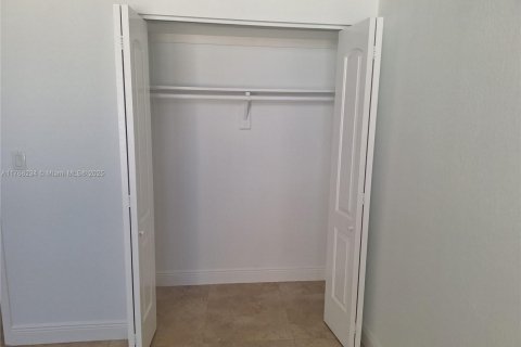 Condo in Sunny Isles Beach, Florida, 2 bedrooms  № 1585180 - photo 24