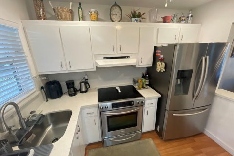 Condo in Sunrise, Florida, 2 bedrooms  № 1806252 - photo 14