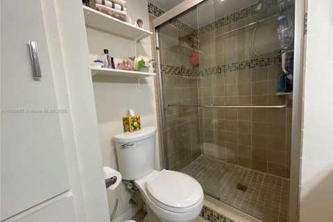 Condo in Sunrise, Florida, 2 bedrooms  № 1806252 - photo 18
