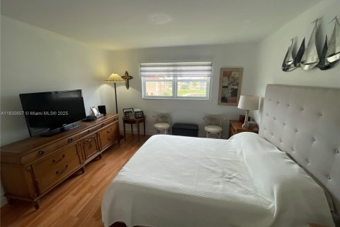 Condo in Sunrise, Florida, 2 bedrooms  № 1806252 - photo 17