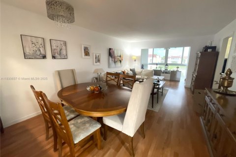 Condo in Sunrise, Florida, 2 bedrooms  № 1806252 - photo 8