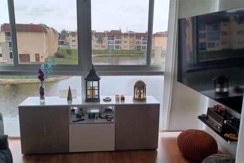 Condo in Sunrise, Florida, 2 bedrooms  № 1806252 - photo 1
