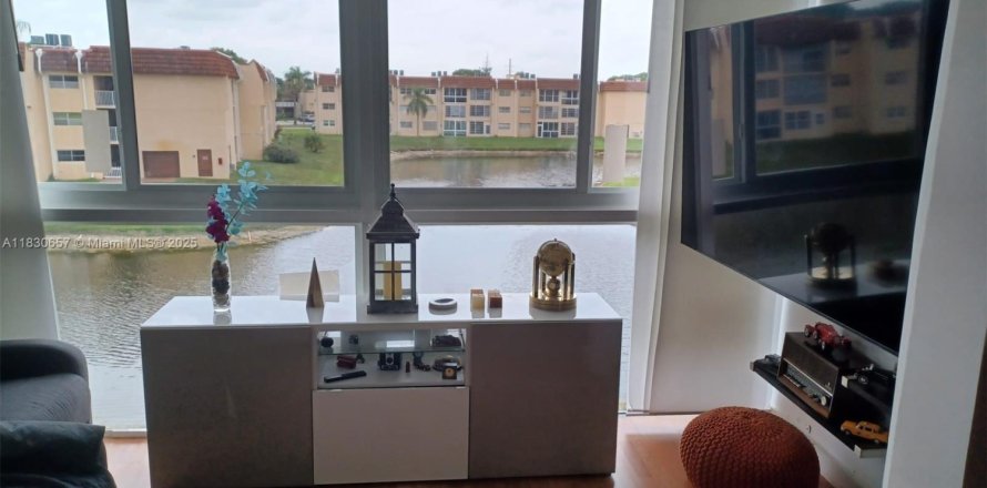 Condo in Sunrise, Florida, 2 bedrooms № 1806252