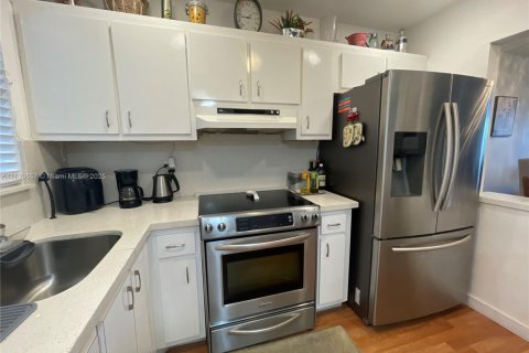 Condo in Sunrise, Florida, 2 bedrooms  № 1806252 - photo 13