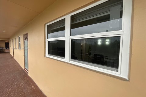 Condo in Sunrise, Florida, 2 bedrooms  № 1806252 - photo 24
